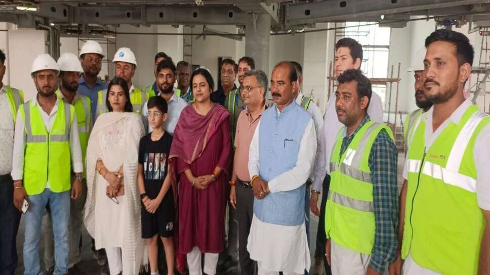 Varanasi Ropeway : केंद्रीय मंत्री अजय टम्टा ने किया देश के पहले अर्बन रोपवे स्टेशन का निरीक्षण, किया ये बड़ा ऐलान