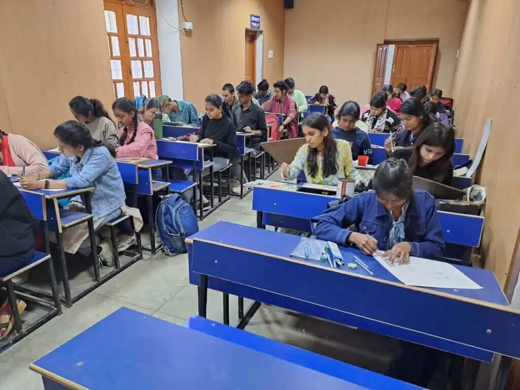 काशी विद्यापीठ के 104 वर्षों की गौरवगाथा चित्रों में जीवंत, ललित कला विभाग में चित्रकला प्रतियोगिता आयोजित