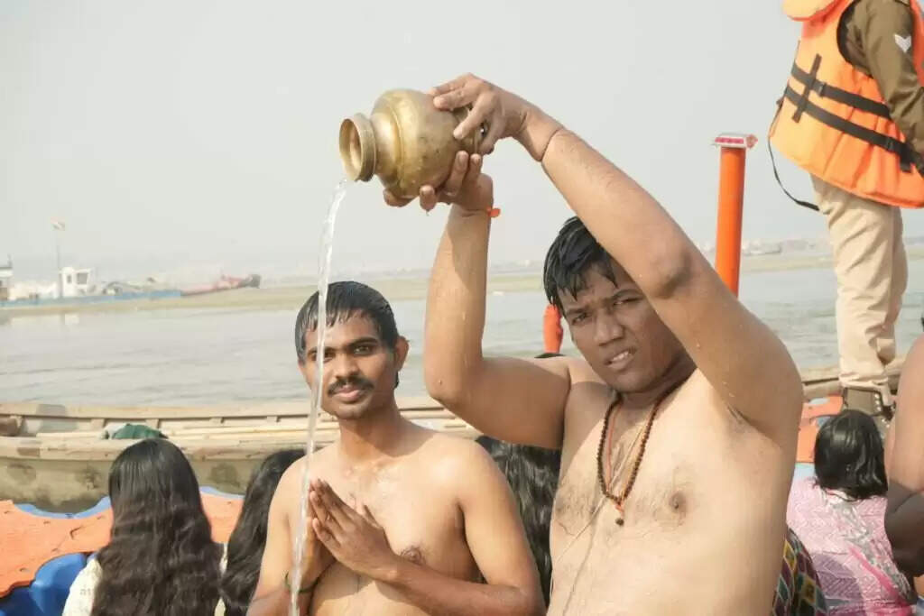 महाकुंभ 2025 : काशी तमिल संगमम् के डेलिगेट्स ने किया त्रिवेणी संगम में स्नान , बोले- जीवन धन्य हुआ