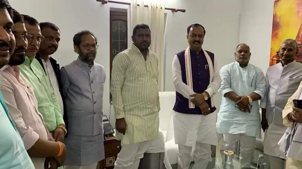 UP Govt : उपमुख्यमंत्री केशव प्रसाद मौर्य ने मीडिया से की बातचीत, जातिगत जनगणना पर किया प्रधानमंत्री मोदी का समर्थन