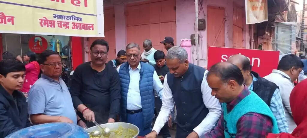 माघ पूर्णिमा स्नान कर लौटे श्रद्धालुओं ने चखा संकल्प अन्न क्षेत्र का प्रसाद, जल सेवा और भंडारे में उमड़ी भीड़