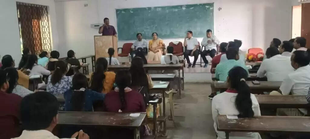 Kashi Vidyapith : शोध पद्धति पर विशेष व्याख्यान, नवाचार और वैज्ञानिक दृष्टिकोण पर जोर