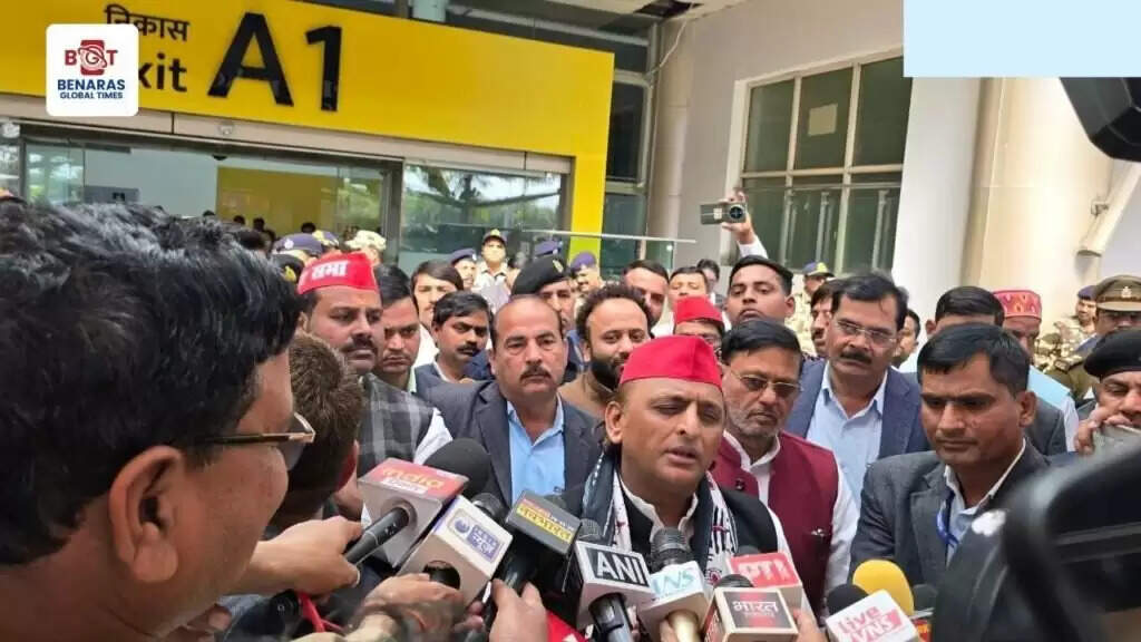 अखिलेश यादव का वाराणसी दौरा: बजट, महाकुंभ और मणिपुर पर साधा निशाना