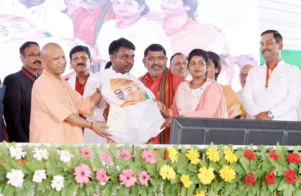 CM Yogi ने संत कबीर नगर को दी करोड़ों की विकास योजनाओं की सौगात, कहा- बाबा तामेश्वरनाथ धाम बनेगा भव्य तीर्थस्थल