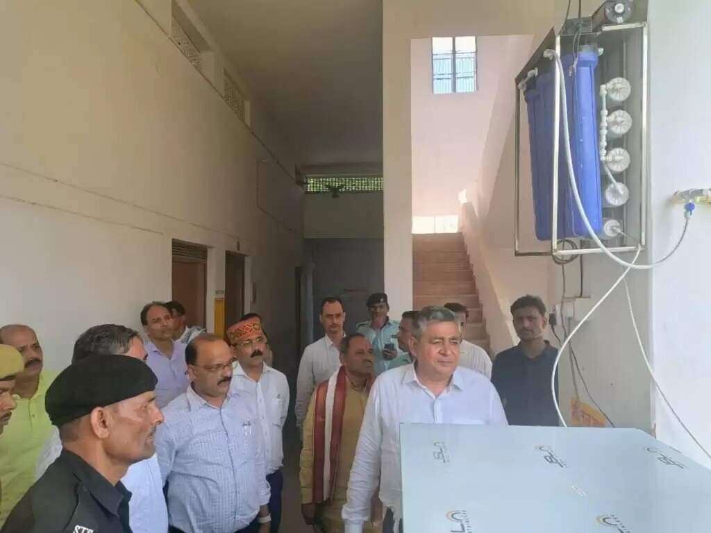 Kashi Vidyapith : कुलपति ने मानविकी संकाय का किया निरीक्षण