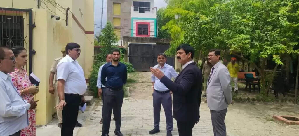 Varanasi : जिला जज और डीएम ने बाल गृहों का किया निरीक्षण, बच्चों की काउंसिलिंग और शिक्षा पर विशेष ध्यान देने के निर्देश