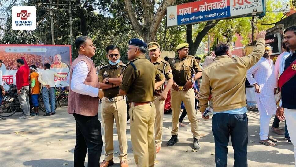 जिलाधिकारी ने मैदागिन क्षेत्र का किया निरीक्षण, दुकानदारों को सामान अंदर रखने के निर्देश