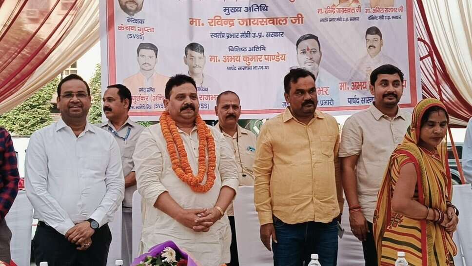 Varanasi : वेंडिंग कार्ड से मिलेगा रोजगार और व्यापार का मौका: रविन्द्र जायसवाल