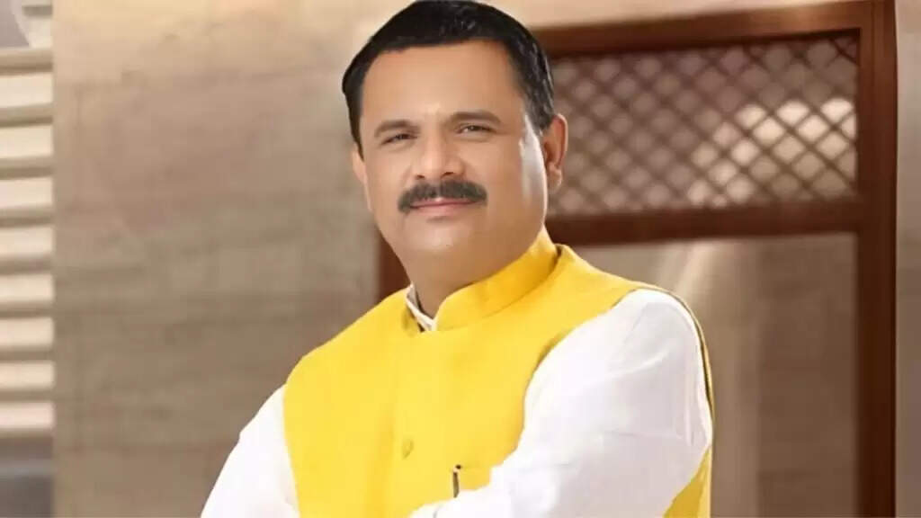 NAGAR NIGAM VARANASI : काशी में जलभराव से राहत की तैयारी, नगर निगम ने समय से पहले शुरू किया नाले-नालियों की सफाई अभियान