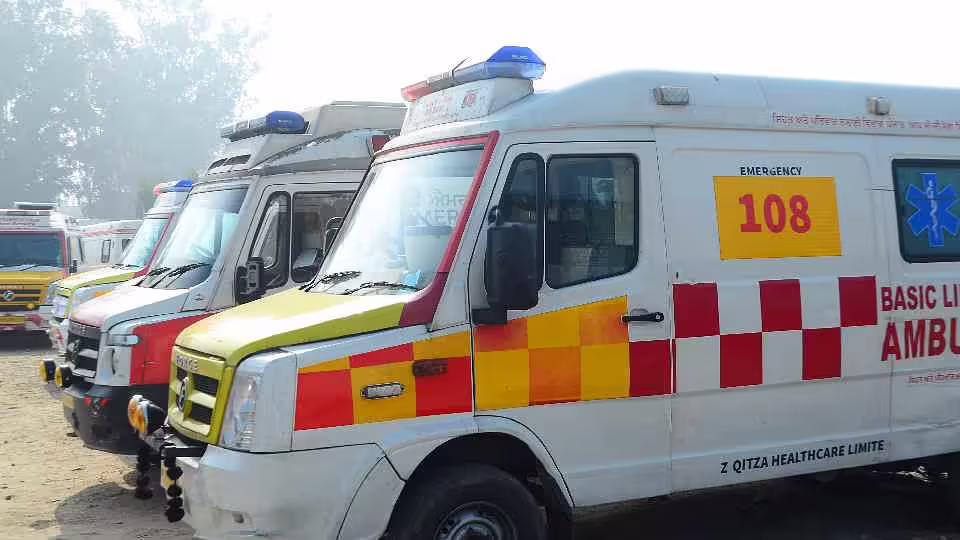 New Ambulances : वाराणसी जिले को मिलेंगी 24 नई एंबुलेंस,सीएम योगी लखनऊ से दिखाएंगे हरी झंडी, पुरानी एंबुलेंस हटेंगी