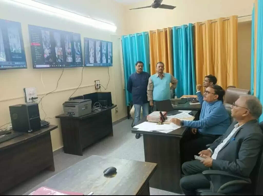 स्वास्थ्य सेवाओं पर अब 'तीसरी आँख' की नजर, वाराणसी में सीसीटीवी से हो रही सख्त निगरानी