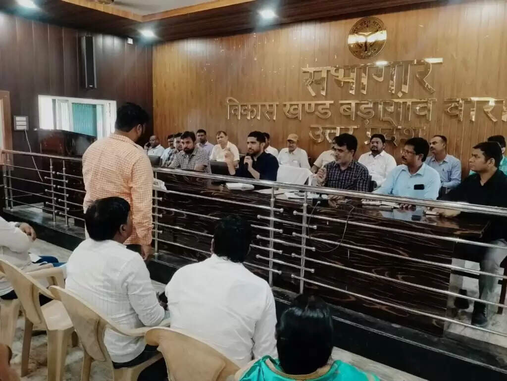 CDO ने बड़ागांव में जाना योजनाओं का हाल, ग्राम प्रधानों संग की बैठक