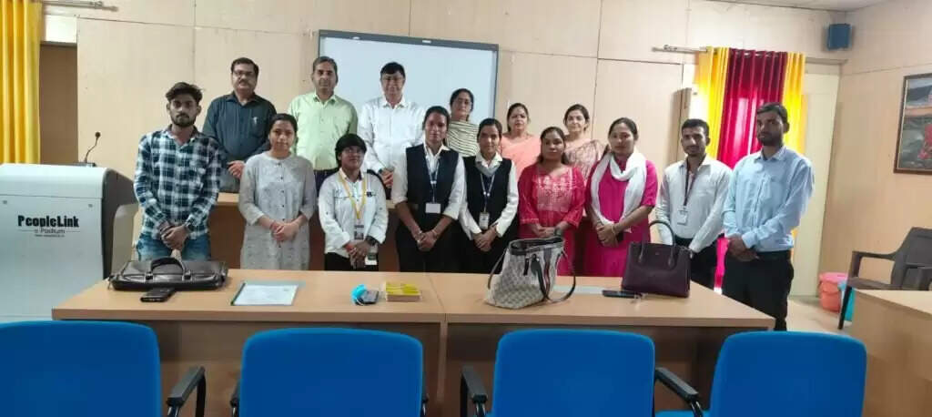 Kashi Vidyapith : भाषण प्रतियोगिता में खुशबू सोनकर प्रथम, रूबल कुमार द्वितीय स्थान पर रहे