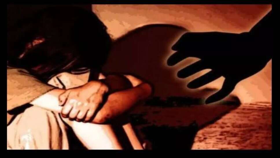 Varanasi : सहकर्मी पर शादी का झांसा देकर शोषण का आरोप, युवती ने न्याय की लगाई गुहार