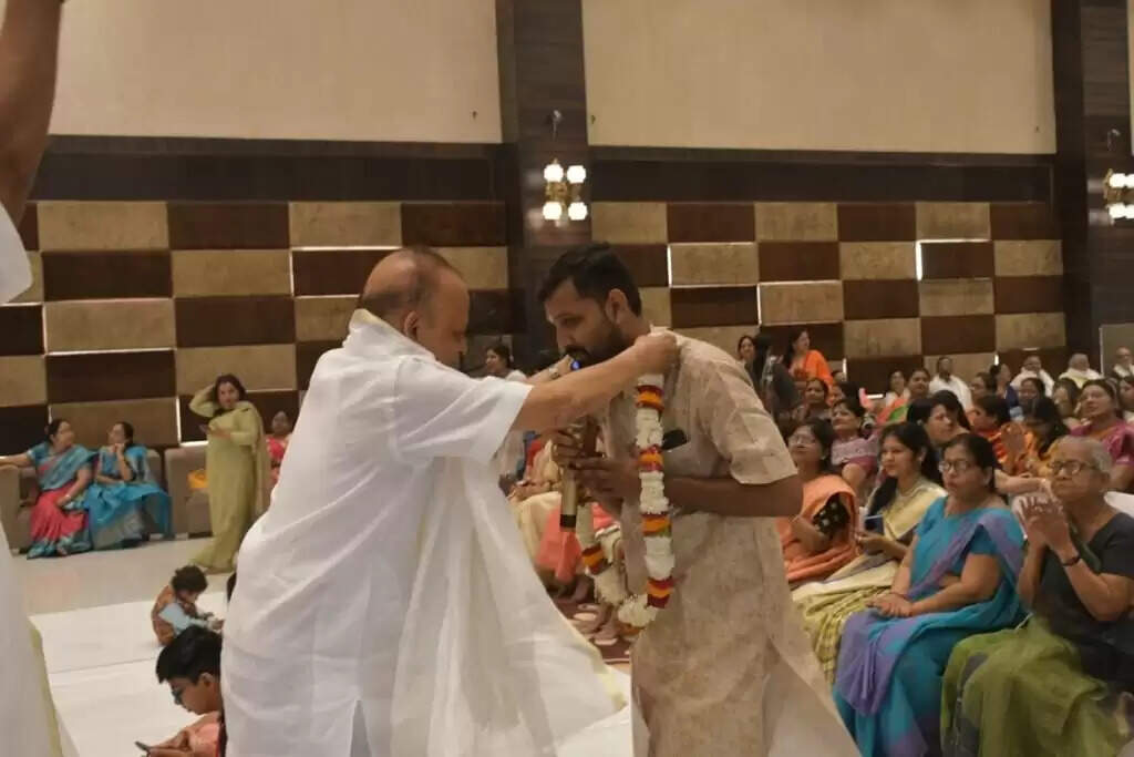 Agarwal Society Election : वाराणसी में अग्रवाल बंधुओं ने आयोजित की भजन संध्या, कोलकाता के शुभम्-रूपम् ने दी भावपूर्ण प्रस्तुति