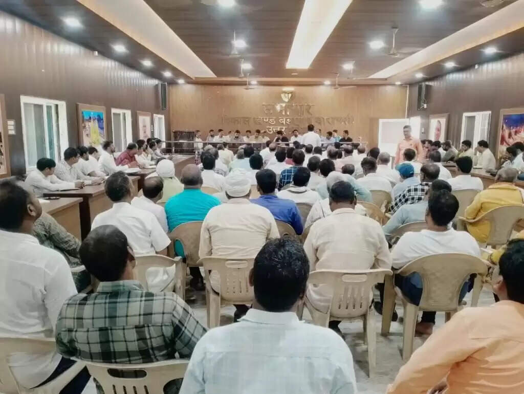 CDO ने बड़ागांव में जाना योजनाओं का हाल, ग्राम प्रधानों संग की बैठक