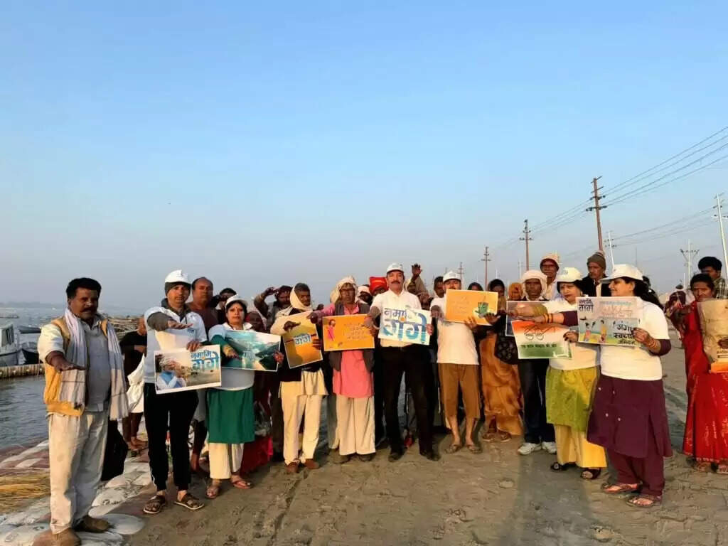 महाकुंभ 2025 की तैयारी शुरू : प्रयागराज के संगम तट पर नमामि गंगे का स्वच्छता अभियान