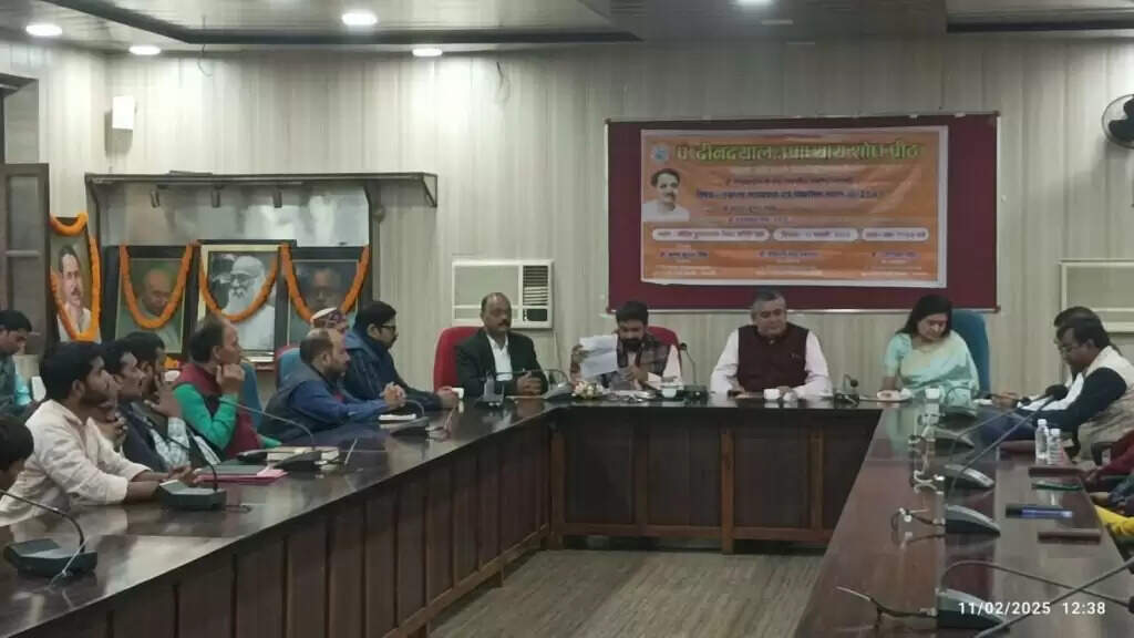 काशी विद्यापीठ में संगोष्ठी: मंत्री दयाशंकर मिश्र बोले- पं. दीनदयाल के सिद्धांतों पर टिकी हैं जनकल्याणकारी योजनाएं