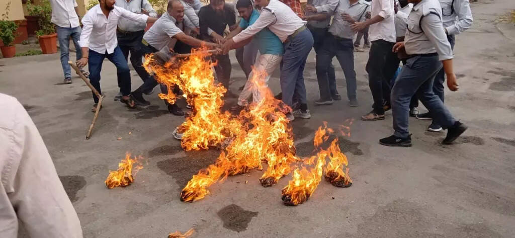 BHU PhD Admission : काशी हिंदू विश्वविद्यालय में छात्रों का अनिश्चितकालीन विरोध दूसरे दिन भी जारी