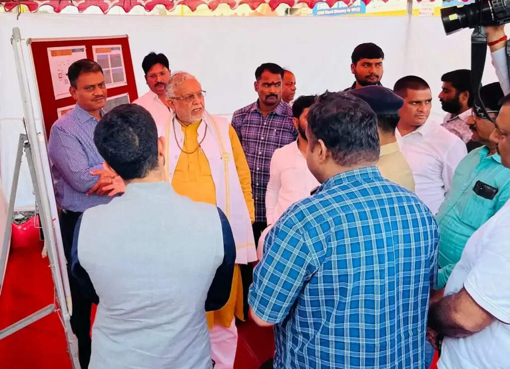 Inspection : प्रभारी मंत्री सुरेश खन्ना ने काली माता मंदिर से आज़मगढ़ मार्ग का किया निरीक्षण