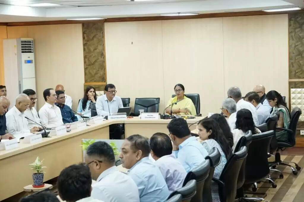 India Pakistan Tension : दिल्ली में भारत-पाक तनाव के बीच आपातकालीन तैयारियां तेज, मुख्यमंत्री ने की उच्चस्तरीय समीक्षा