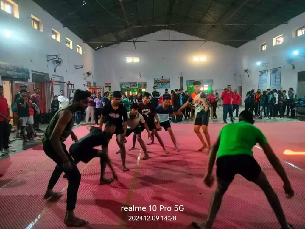 काशी विद्यापीठ में फिट इंडिया वीक का आगाज, कबड्डी में एलबीएस छात्रावास और शारीरिक शिक्षा विभाग की टीम विजेता