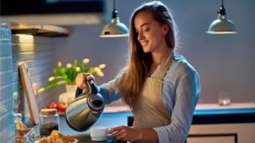 सावधान! अगर आपको भी है बची हुई चाय दोबारा गर्म करके पीने की आदत, तो दे रहे हैं कई बीमारियों को दावत