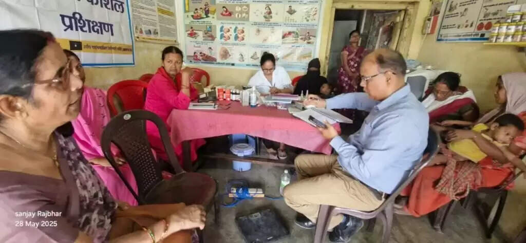 Menstrual Hygiene Awareness : मासिक धर्म स्वच्छता दिवस पर जागरूकता अभियान, किशोरियों को पीरियड्स के दौरान साफ-सफाई की दी गई जानकारी