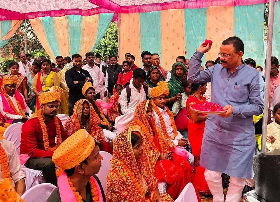 Mass Marriage Scheme: शहीद उद्यान में 45 जोड़ों का विवाह सम्पन्न, नगर निगम ने की शानदार व्यवस्था
