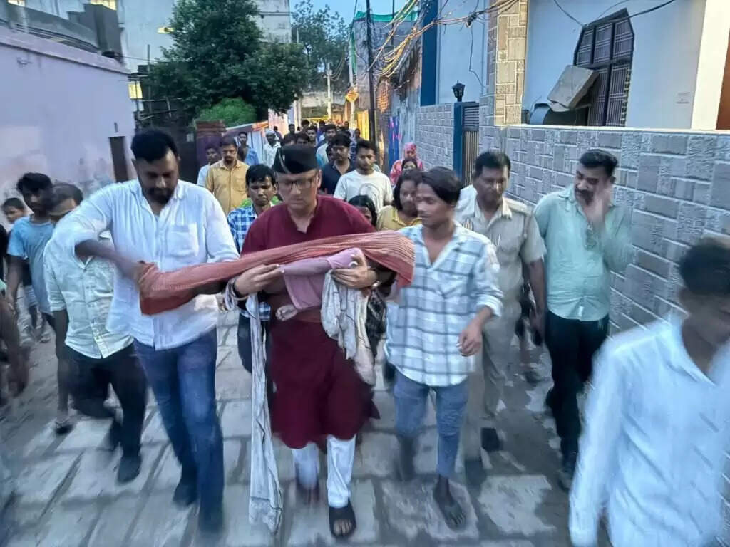 निर्माणाधीन Apartment के गड्ढे में गिरा 7 साल का मासूम, दर्दनाक मौत से इलाके में मचा कोहराम