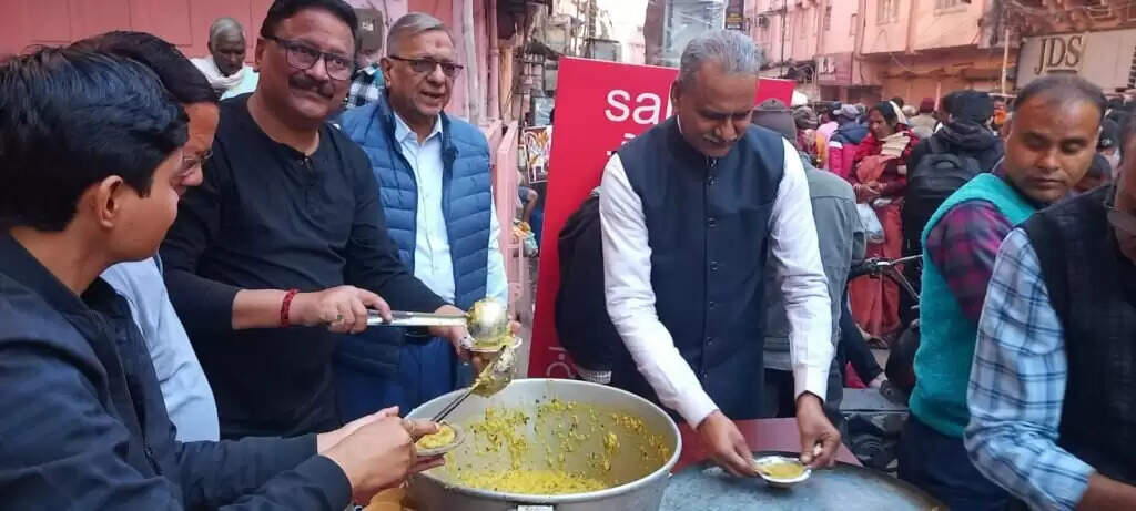 माघ पूर्णिमा स्नान कर लौटे श्रद्धालुओं ने चखा संकल्प अन्न क्षेत्र का प्रसाद, जल सेवा और भंडारे में उमड़ी भीड़