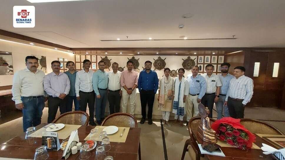 Varanasi Nagar Nigam: पूर्व अपर आयुक्त दुष्यन्त मौर्य का विदाई कार्यक्रम, नगर आयुक्त ने किया सम्मानित