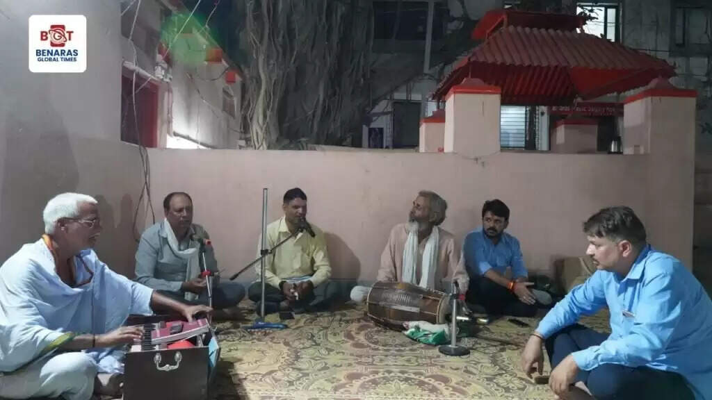 Ganesh Gaibi में साप्ताहिक भजन संध्या का आयोजन, भक्ति गीतों से गूंजा महमूरगंज का वातावरण
