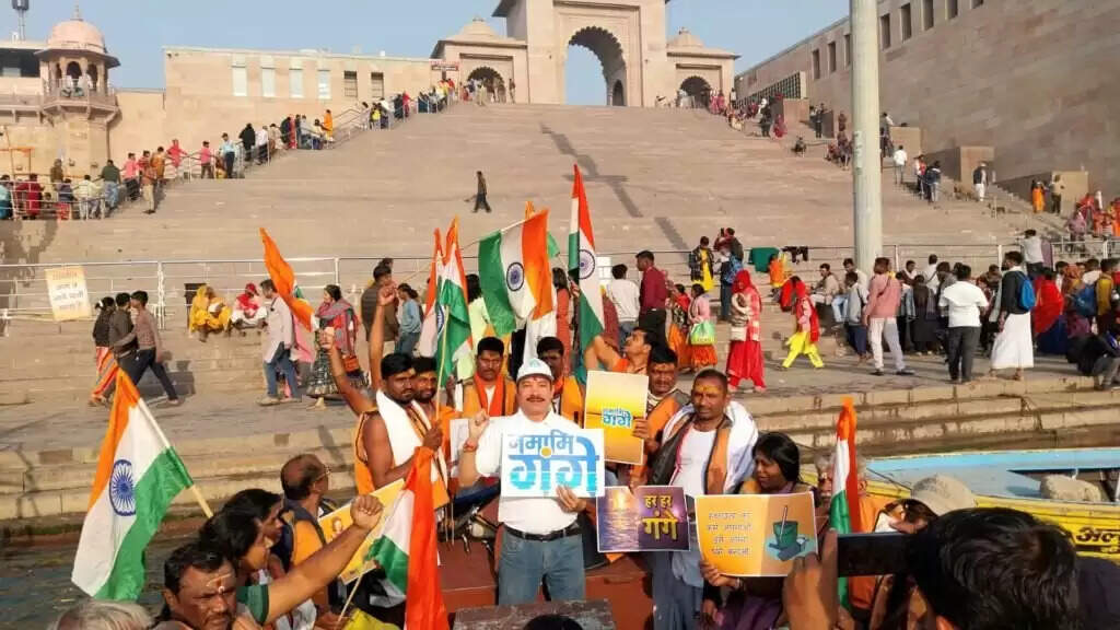 गंगा द्वार पर नमामि गंगे की अपील,श्रद्धालु रखें स्वच्छता और सुरक्षा का ध्यान