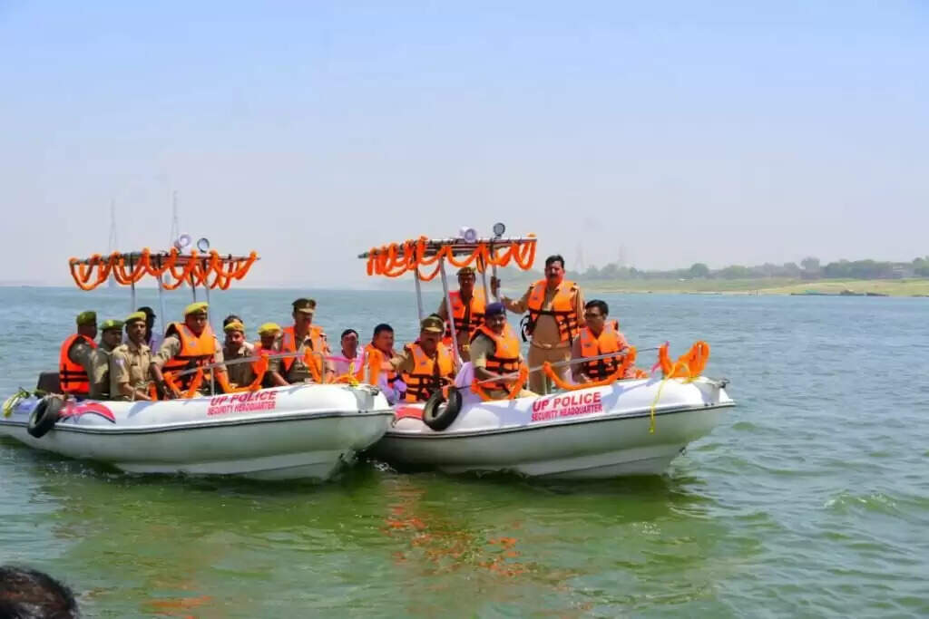 UP Police : वाराणसी पुलिस को मिली दो नई स्पीड बोट, गंगा घाटों पर सुरक्षा होगी और मजबूत