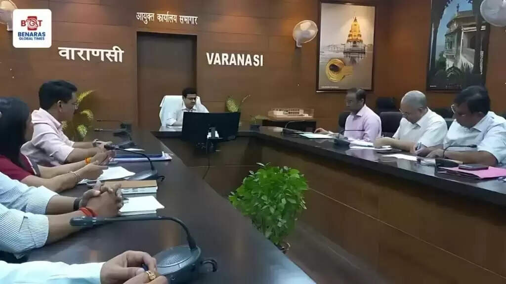 Commissioner Meeting : निर्माणाधीन परियोजनाओं की समीक्षा,मंडलायुक्त ने 31 मार्च तक कार्य पूरा करने का दिया निर्देश