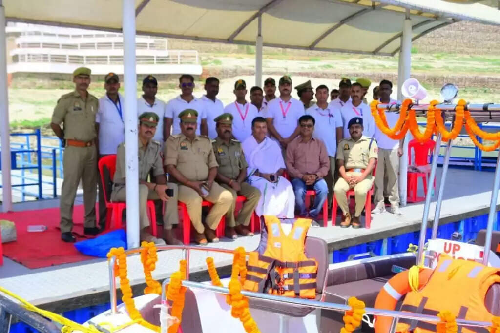 UP Police : वाराणसी पुलिस को मिली दो नई स्पीड बोट, गंगा घाटों पर सुरक्षा होगी और मजबूत