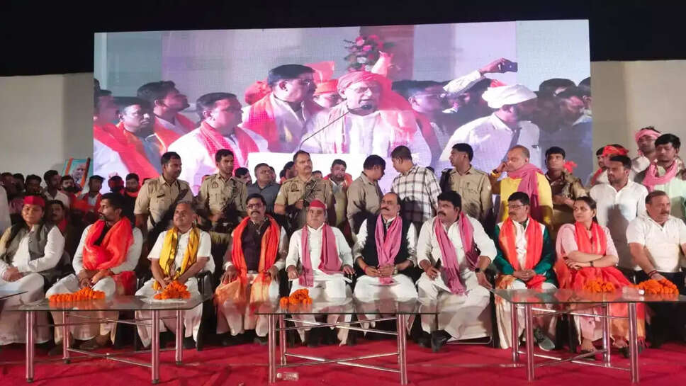 सपा सांसद धर्मेंद्र यादव ने  गोवर्धन पूजा समारोह में भाग लिया, बीजेपी पर कसा तंज