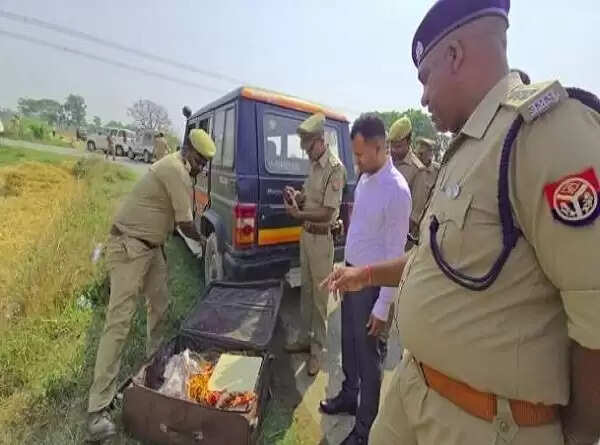 Deoria Murder Case: पत्नी ने प्रेमी के साथ मिलकर पति को उतारा मौत के घाट, शव ट्रॉली बैग में 50 किमी दूर फेंका