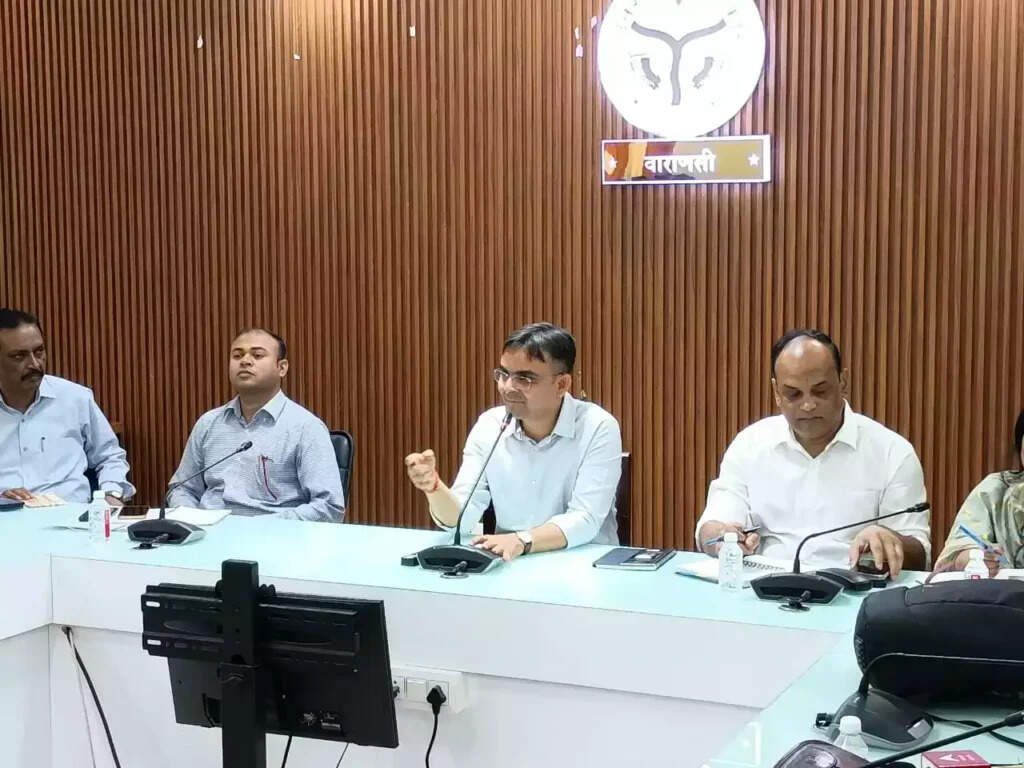 Varanasi DM : नए जिलाधिकारी सत्येंद्र कुमार ने संभाला मोर्चा, जमीनी समस्याओं पर जताई सख्त कार्यवाही की मंशा