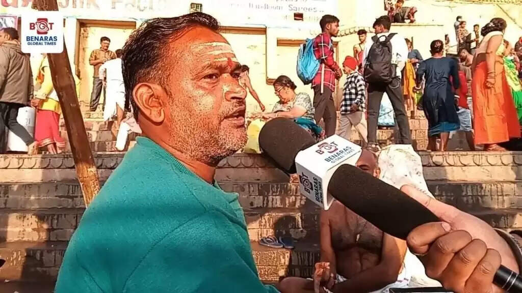 काशी में माघी पूर्णिमा पर गंगा में डुबकी के बाद बाबा विश्वनाथ के दर्शन के लिए उमड़ी भीड़