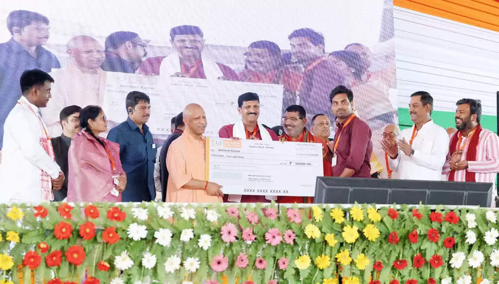 CM Yogi ने संत कबीर नगर को दी करोड़ों की विकास योजनाओं की सौगात, कहा- बाबा तामेश्वरनाथ धाम बनेगा भव्य तीर्थस्थल