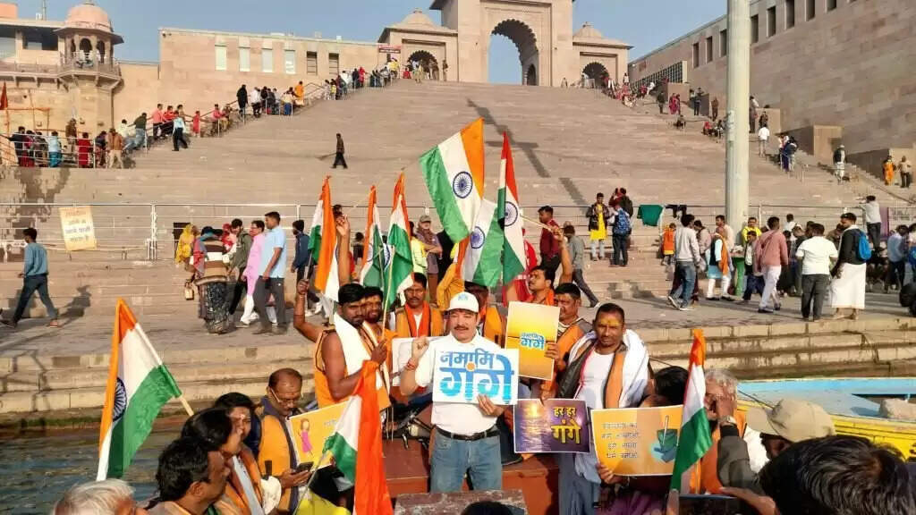 गंगा द्वार पर नमामि गंगे की अपील,श्रद्धालु रखें स्वच्छता और सुरक्षा का ध्यान