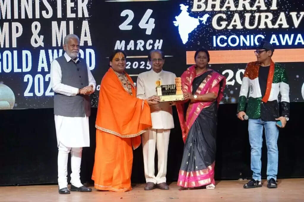 DPIAF Awards : नई दिल्ली में आयोजित हुआ 'मिनिस्टर, एमपी & एमएलए गोल्ड अवॉर्ड 2025', देशभर के जनप्रतिनिधियों को मिला सम्मान