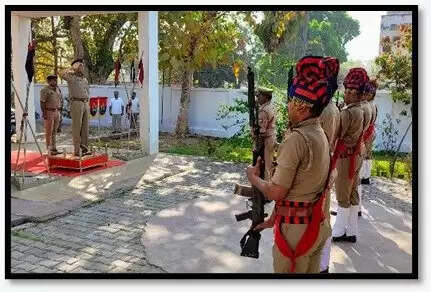 Police Recruitment 2025 : आईजी वाराणसी परिक्षेत्र ने किया गाजीपुर का वार्षिक निरीक्षण, पुलिस लाइन में तैयारियों का लिया जायजा