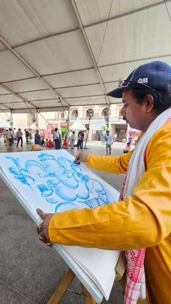 Ganesh उत्सव पर चित्रकार विजय मूर्तिकार की कलाकृति बनी भक्ति और कला का संगम