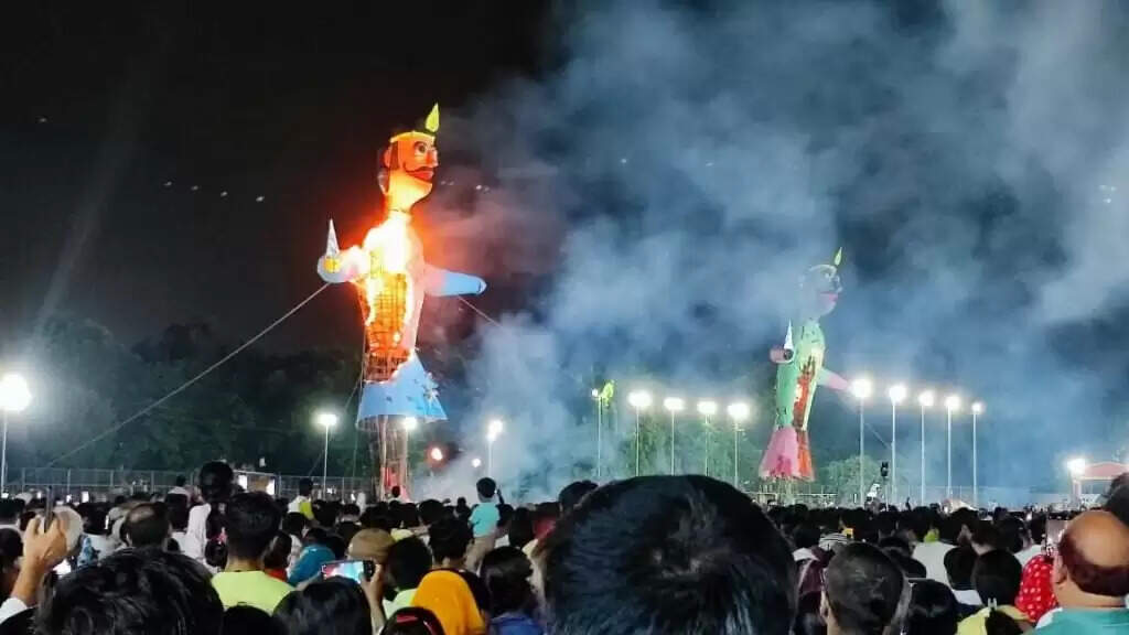 असत्य पर हुई सत्य की जीत : BLW में हुआ 70 फीट रावण के पुतले का दहन, जय श्रीराम के जयघोष गूंज उठा मैदान