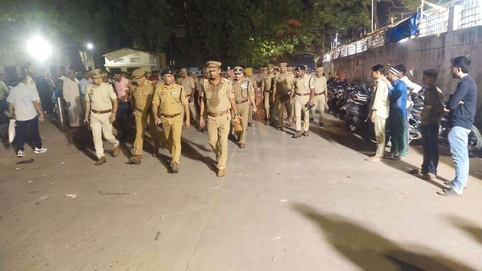 Bakrid 2025 : बकरीद से पहले वाराणसी में पुलिस कमिश्नर ने किया पैदल गश्त, सुरक्षा व्यवस्था का लिया जायजा