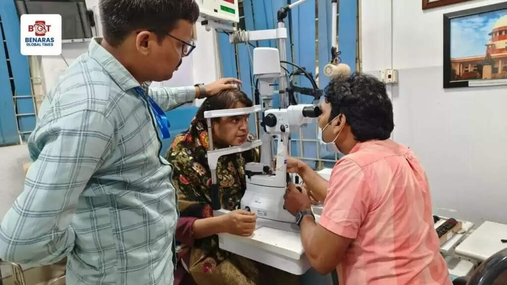 RK Netralaya और काशी महिला व्यापार प्रतिनिधि मंडल के सहयोग से हुआ नेत्र जांच शिविर, 70 से अधिक लोगों ने कराई आंखों की जांच