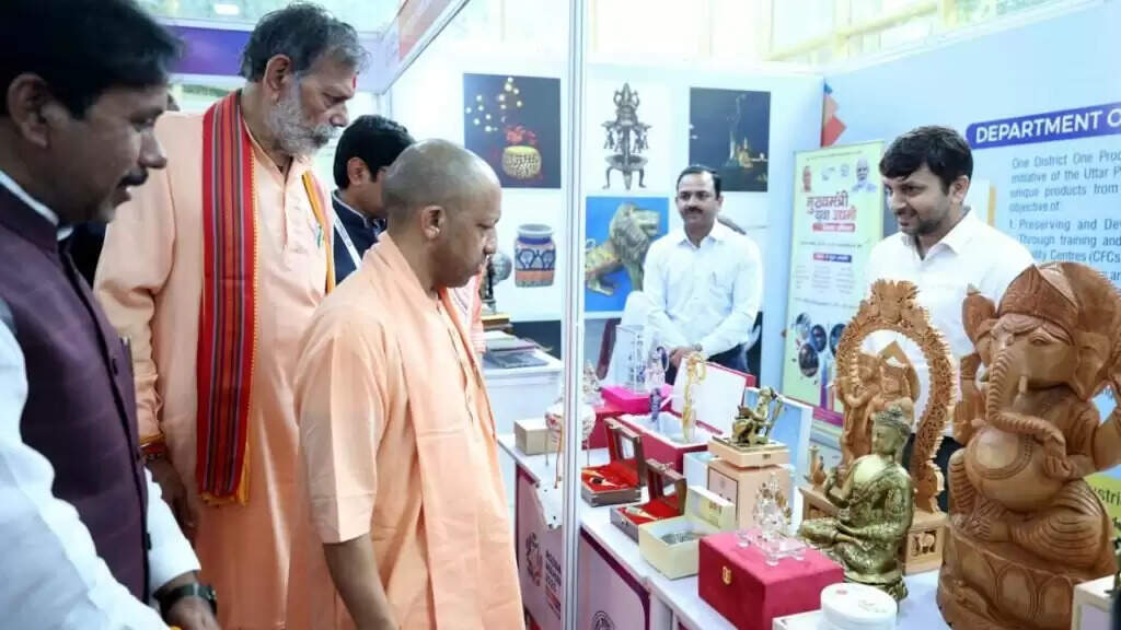 UP: युवाओं को न्यूनतम वेतन की गारंटी, CM योगी ने किया रोजगार महाकुंभ 2025 का शुभारंभ